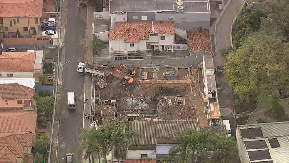 Justiça de SP manda parar construção de prédio em área próxima a nascente de rio — Foto: Reprodução/TV Globo