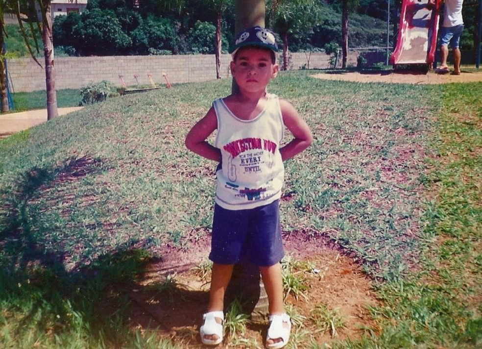 Douglas Souza na infância, em Santa Bárbara d'Oeste — Foto: Arquivo pessoal