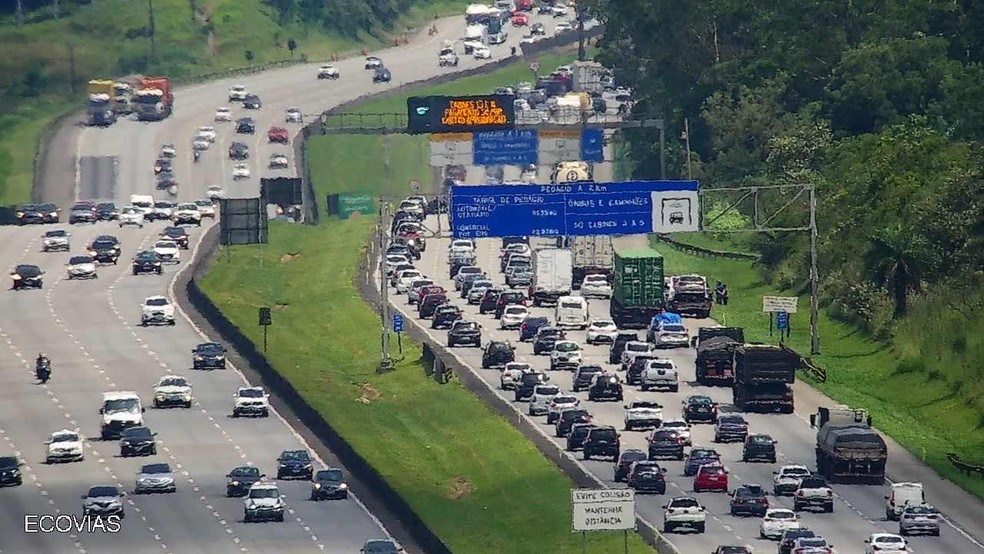 Movimento de veículos está intenso na balança do Planalto da Rodovia Imigrantes, no Km 28, na quinta-feira (29). — Foto: Ecovias/Divulgação