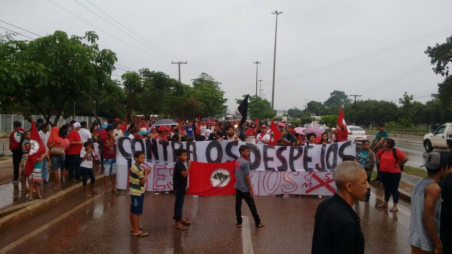 MST protesta contra despejo de famílias e bloqueia ponte em Marabá 
