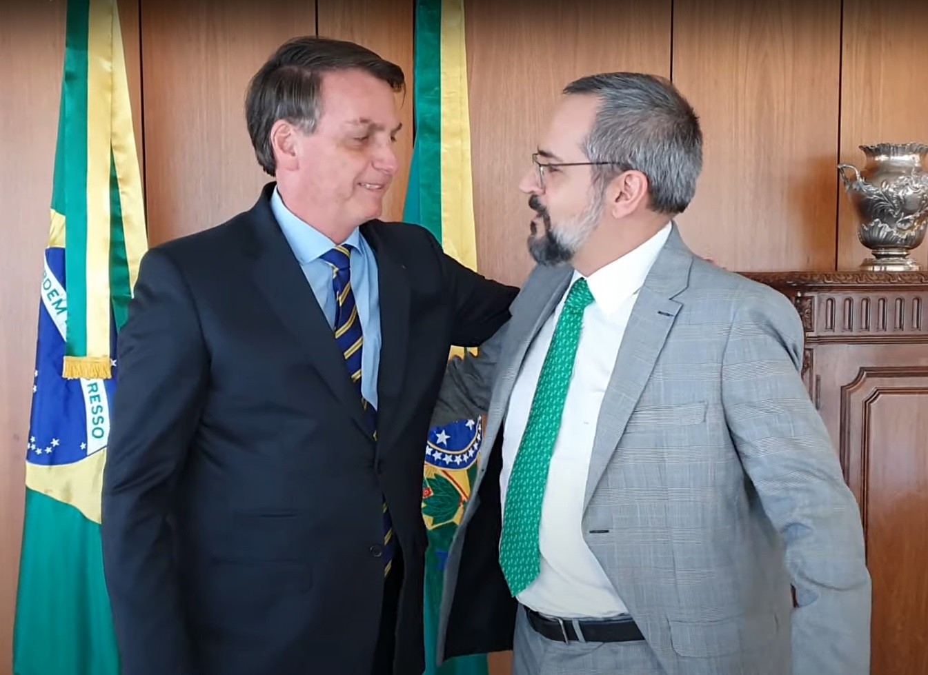 Presidente Jair Bolsonaro (PL) e ex-ministro da Educação Abraham Weintraub.
