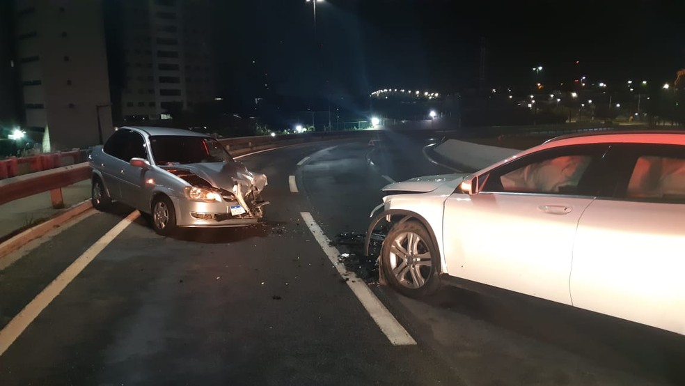 Acidente aconteceu na madrugada no viaduto de Ponta Negra, em Natal — Foto: Divulgação
