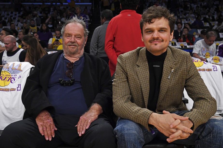 Jack Nicholson e o filho, Ray Nicholson, curtem partida do Los Angeles Lakers na Crypto Arena