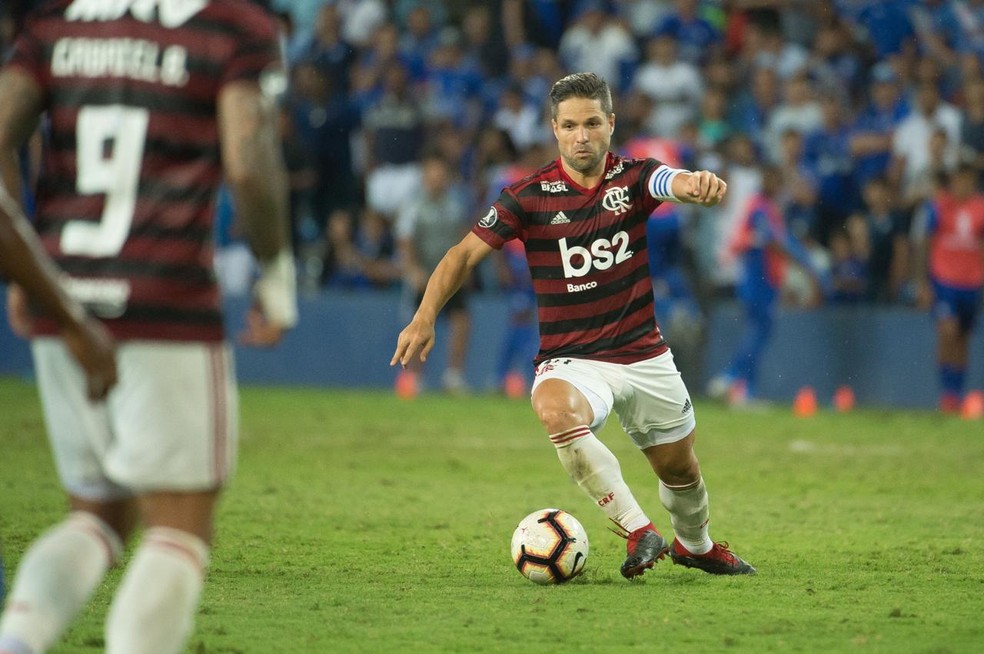 Sequência feita por fotógrafo do Flamengo mostra lance da lesão de Diego — Foto: Alexandre Vidal / Flamengo