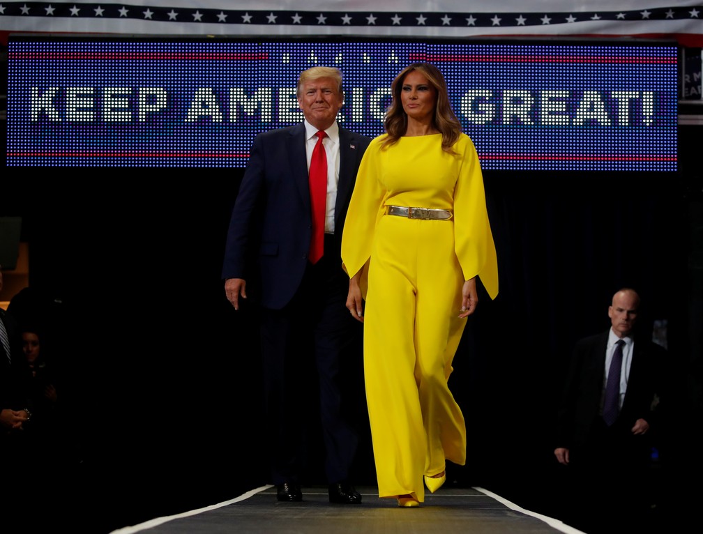Donald Trump e a mulher, Melania, chegam a comício de lançamento da campanha do atual presidente dos EUA pela reeleição em 2020 — Foto: Carlos Barria/Reuters