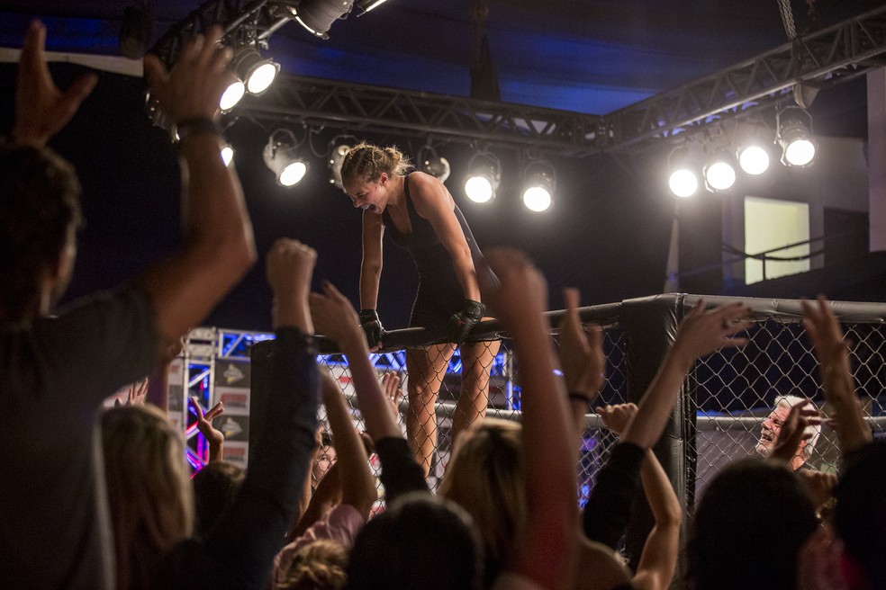 Em 'A Força do Querer', Jeiza (Paolla Oliveira) enfrenta a lutadora Larissa Pacheco no MMA — Foto: Fábio Rocha / Gshow