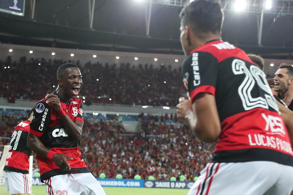 Vinicius Júnior dança ao lado de Paquetá após a classificação no Fla-Flu (Foto: Gilvan de Souza / Flamengo)