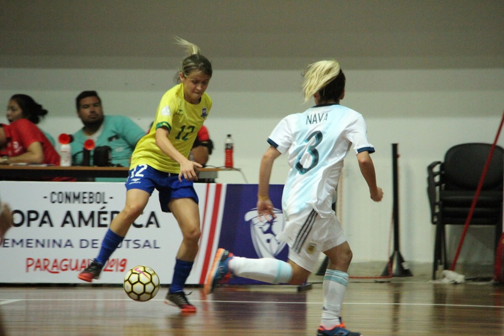 Amandinha na partida contra a Argentina — Foto: Naiara Gresta/CBFS