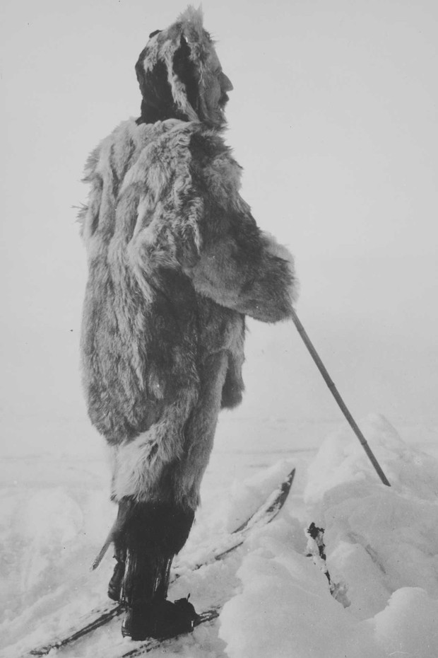 One of explorer Roald Amundsen’s favourite portraits of himself, which appeared in his published account The South Pole, photographed near Bunnefjorden, Norway, March 1909, by Anders Beer Wilse. The image is reproduced in the catalogue that accompanies th (Foto: HORST P HORST)