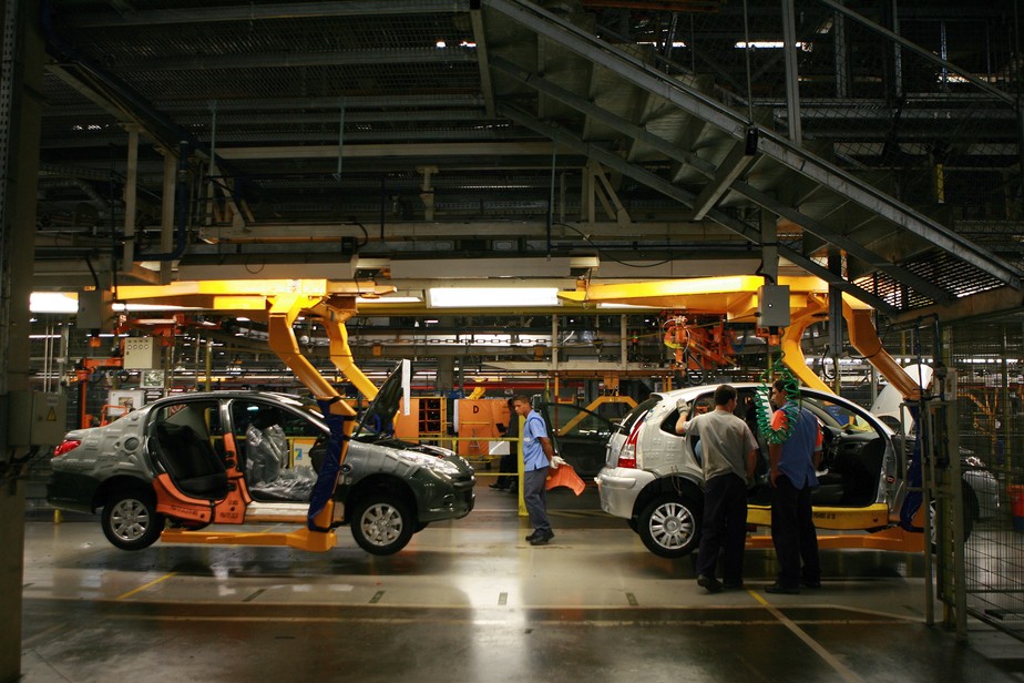 Fábrica da Peugeot, da Stellantis, em Porto Real, no Rio de Janeiro, suspendeu a produção nesta terça-feira em razão dos bloqueios feitos por caminhoneiros. Montadoras já registram prejuízo, diz Anfavea