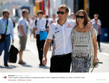 McLaren parabeniza Jenson Button e Jessica Michibata por noivado (Foto: Reprodução)