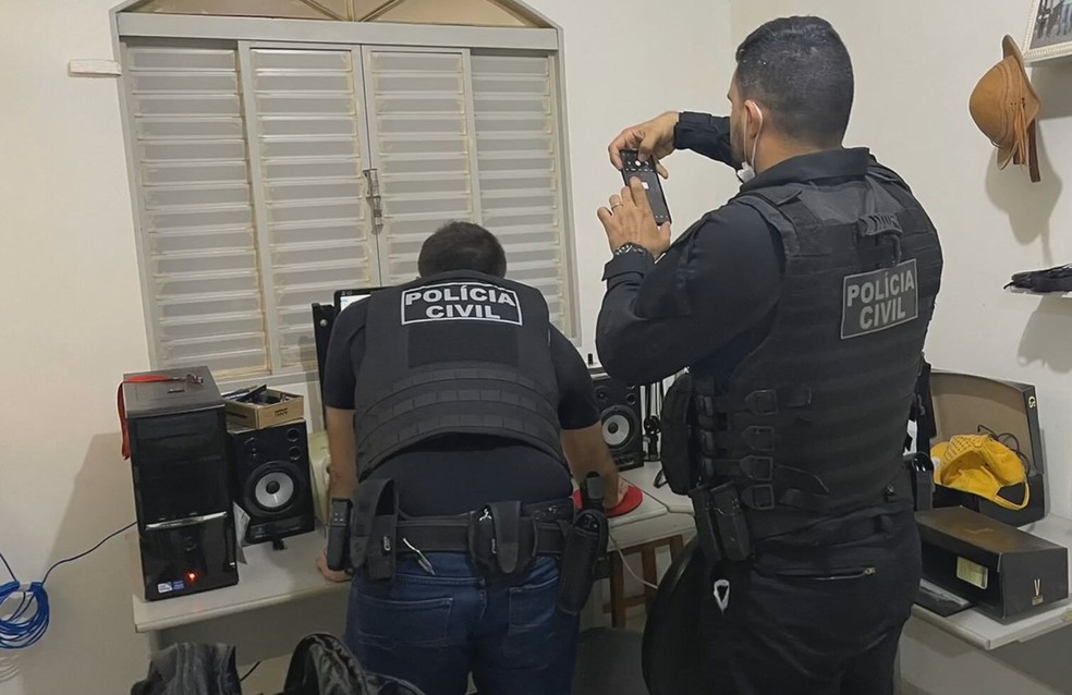 Operação da Polícia Civil do DF contra locutor suspeito de armazenar pornografia infantil — Foto: Polícia Civil/Divulgação