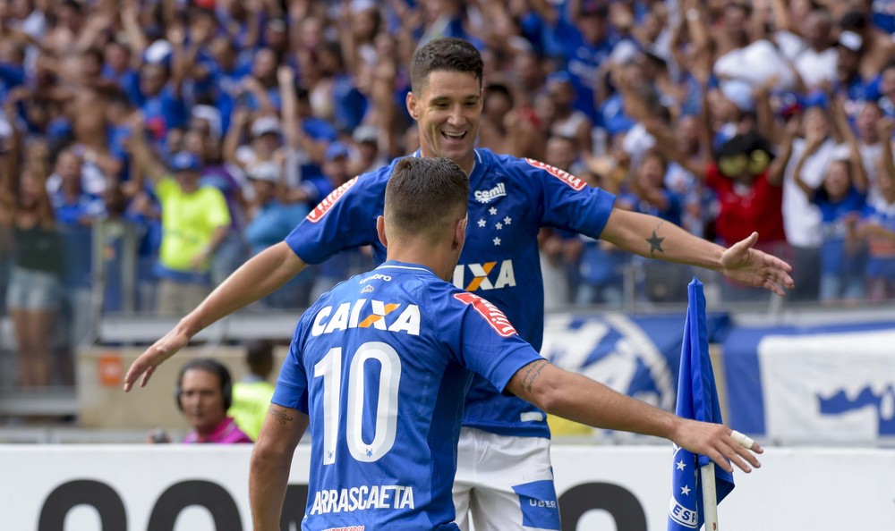 Thiago Neves cobra churrasco e revela ansiedade de Arrascaeta por renovação