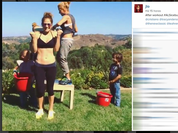 Jennifer Lopez participa do desafio do balde de gelo (Foto: Reprodução/Instagram)