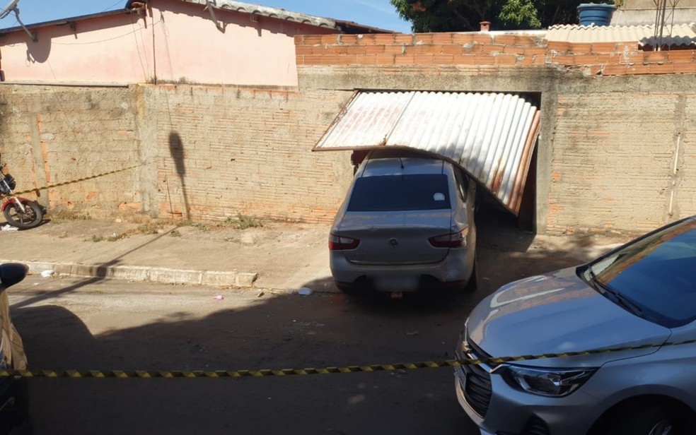 Homem mata esposa e enteada e tenta atropelar delegado ao ser preso em Goiânia, Goiás, diz polícia  — Foto: Reprodução