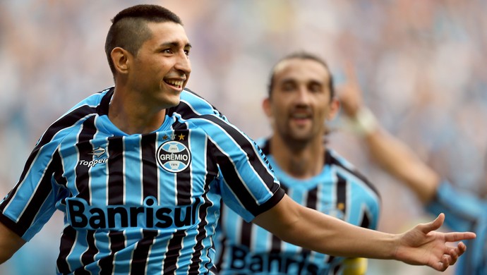 Herói de Gre-Nal na Arena, Alan Ruiz visita hotel do Grêmio: Quero voltar