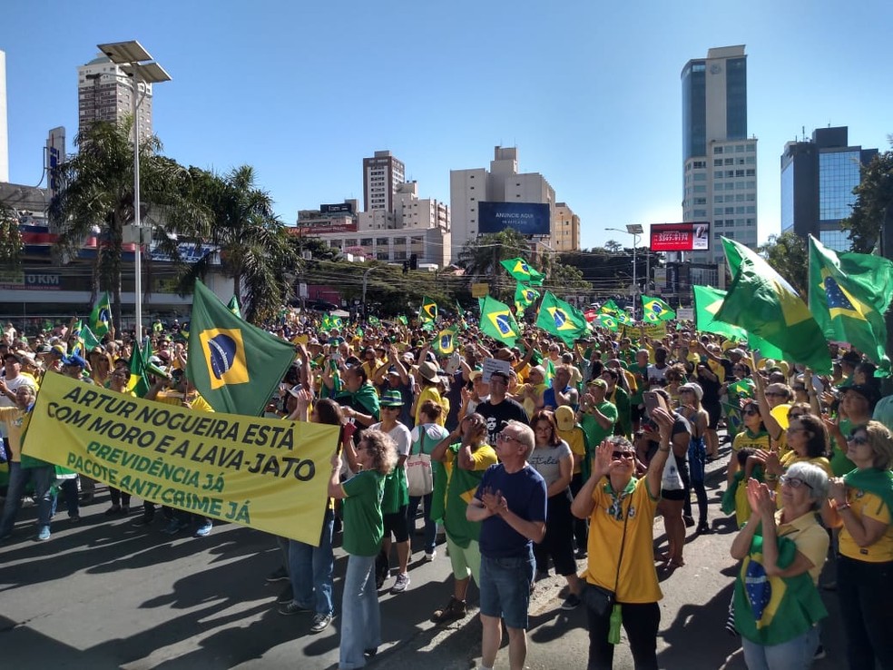 CAMPINAS (SP):Moradores de Campinas e região fazem ato a favor do governo Bolsonaro neste domingo. — Foto: Wesley Justino/EPTV