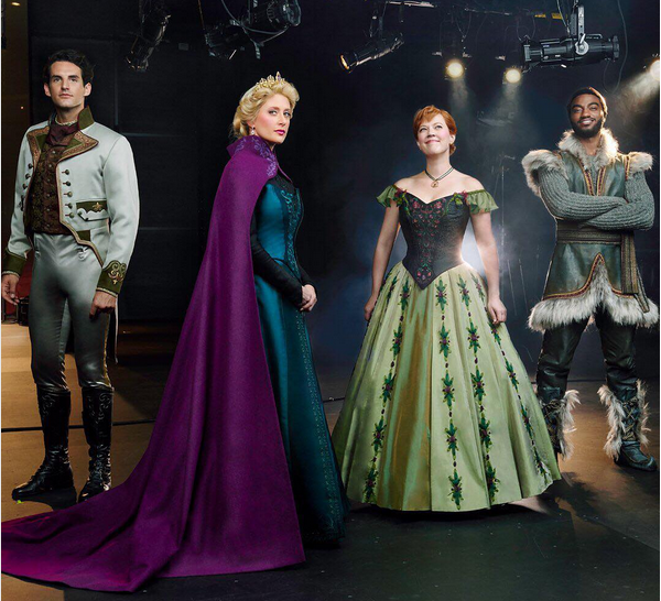 O elenco da versão musical de Frozen para a Broadway (Foto: Instagram)