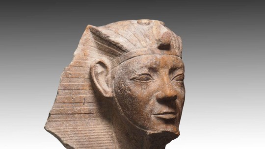 Esfinge e estátuas de faraós egípcios são encontradas em Templo do Sol