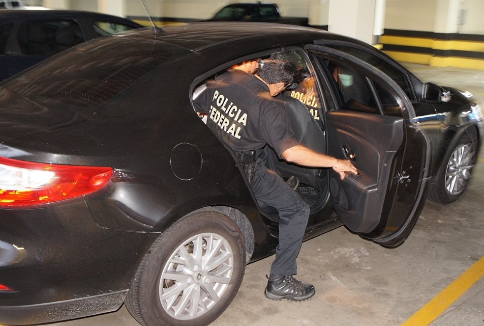 Suspeito foi levado para autuação na superintendência da PF, no bairro de Lagoa Nova, onde ele preferiu ficar em silêncio — Foto: PF-RN/Divulgação