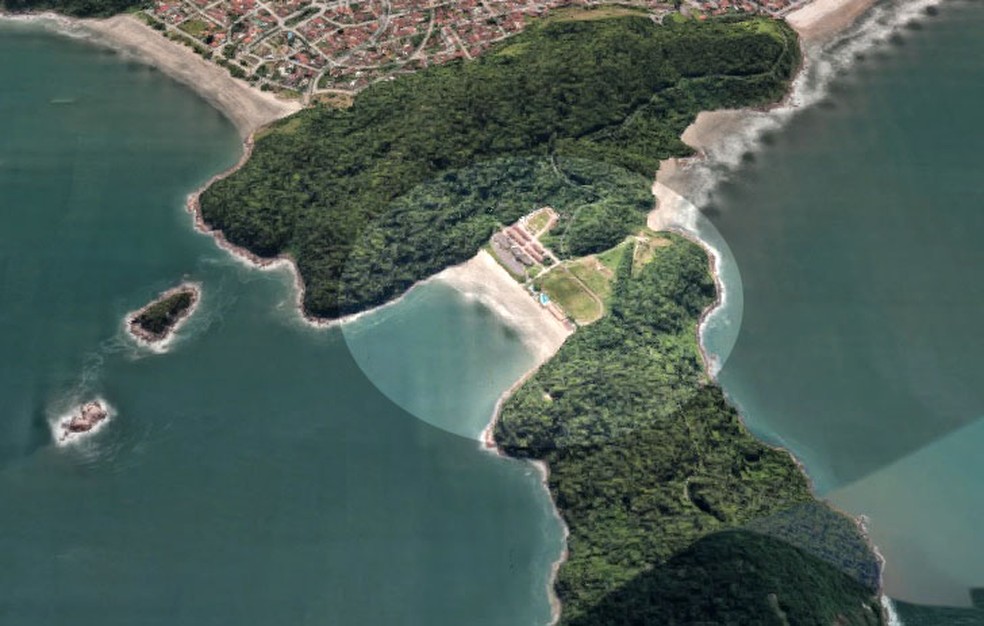 Forte dos Andradas, em Guarujá, SP, tem bloqueio durante viagem de Jair Bolsonaro — Foto: Reprodução/Google Maps