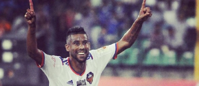 Em festa durante férias, Sheik pede volta de Léo Moura ao Flamengo