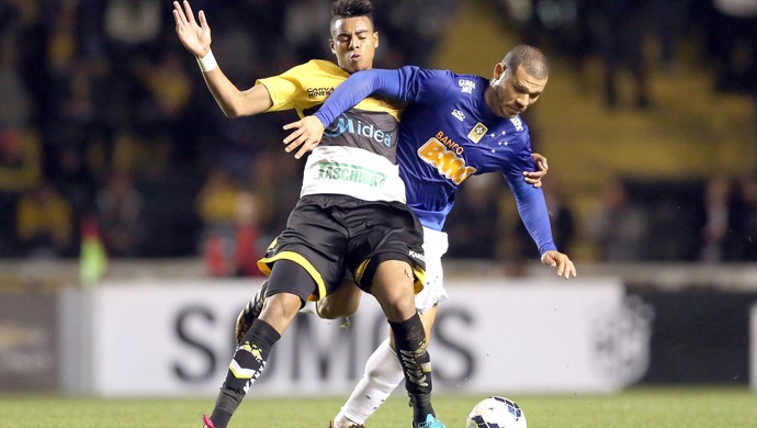 Cruzeirenses elegem arbitragem como grande vilã em Criciúma