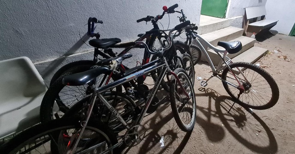 Suspeitos usaram bicicletas para irem com a vítima ao local da execução. — Foto: Rafaela Duarte/ SVM