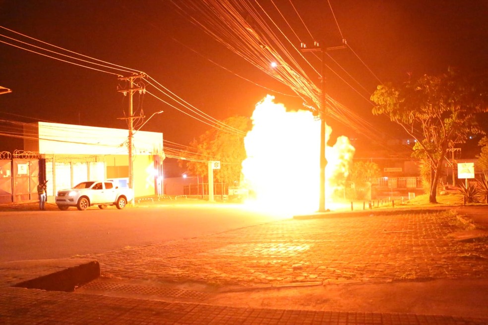 Polícia Militar faz simulação de roubo a banco em em Salvador — Foto: Alberto Maraux/SSP-BA