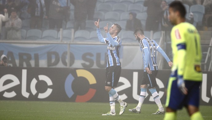 Cruzeiro naufraga no Sul; Fábio e Henrique se salvam, e ataque vai mal