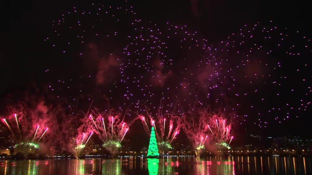 Árvore de Natal da Lagoa é inaugurada sob queima de fogos | Rio de Janeiro  | G1