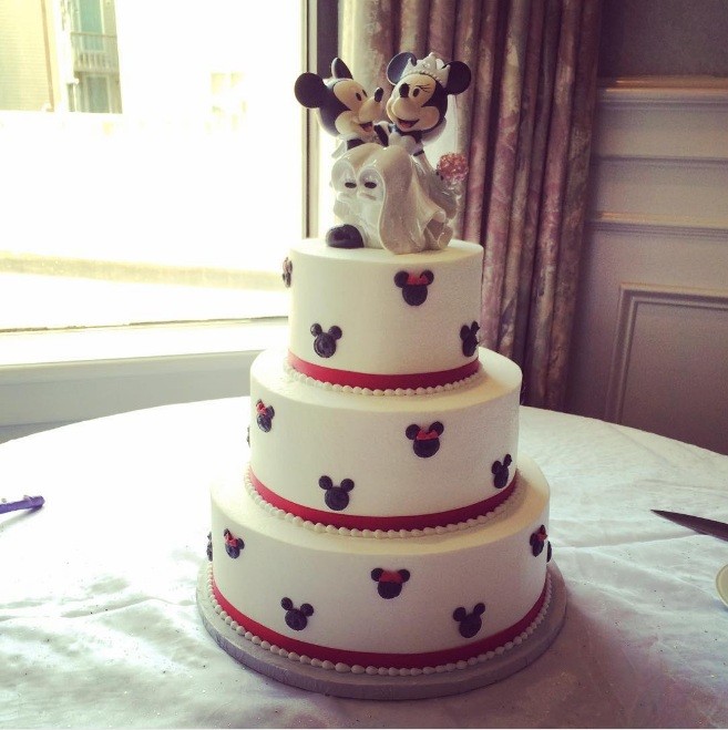 Minnie e Mickey foram o tema desse bolo compartilhado por 'mycakedelights' (Foto: Instagram)