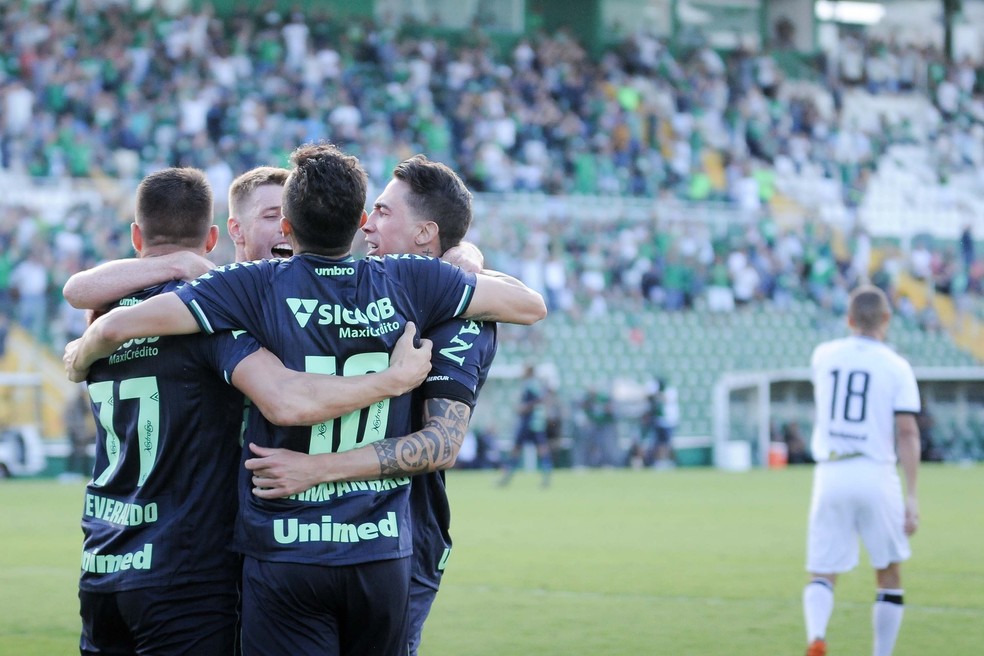 Chape vem levando a melhor no duelo com o Figueira — Foto: Tarla Wolski/Futura Press