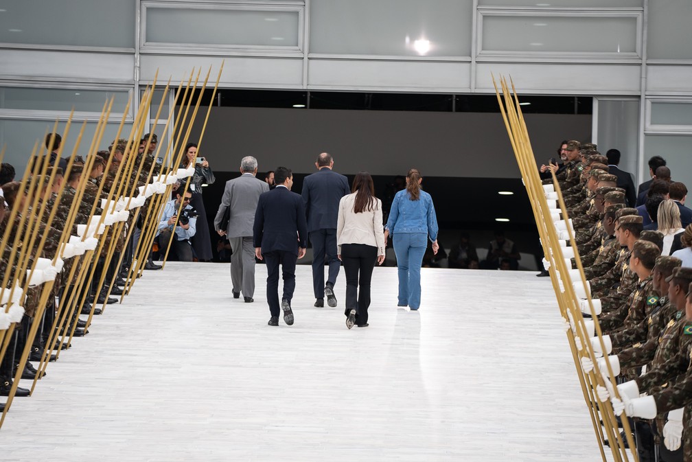 Subida da rampa do Palácio do Planalto durante ensaio da posse presidencial que movimentou a Esplanada dos Ministérios nesta sexta-feira (30) — Foto: Fábio Tito/g1