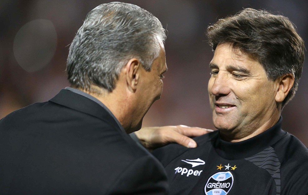 Tite e Renato Gaúcho em jogo entre Corinthians e Grêmio (Foto: Marcos Ribolli / Globoesporte.com)
