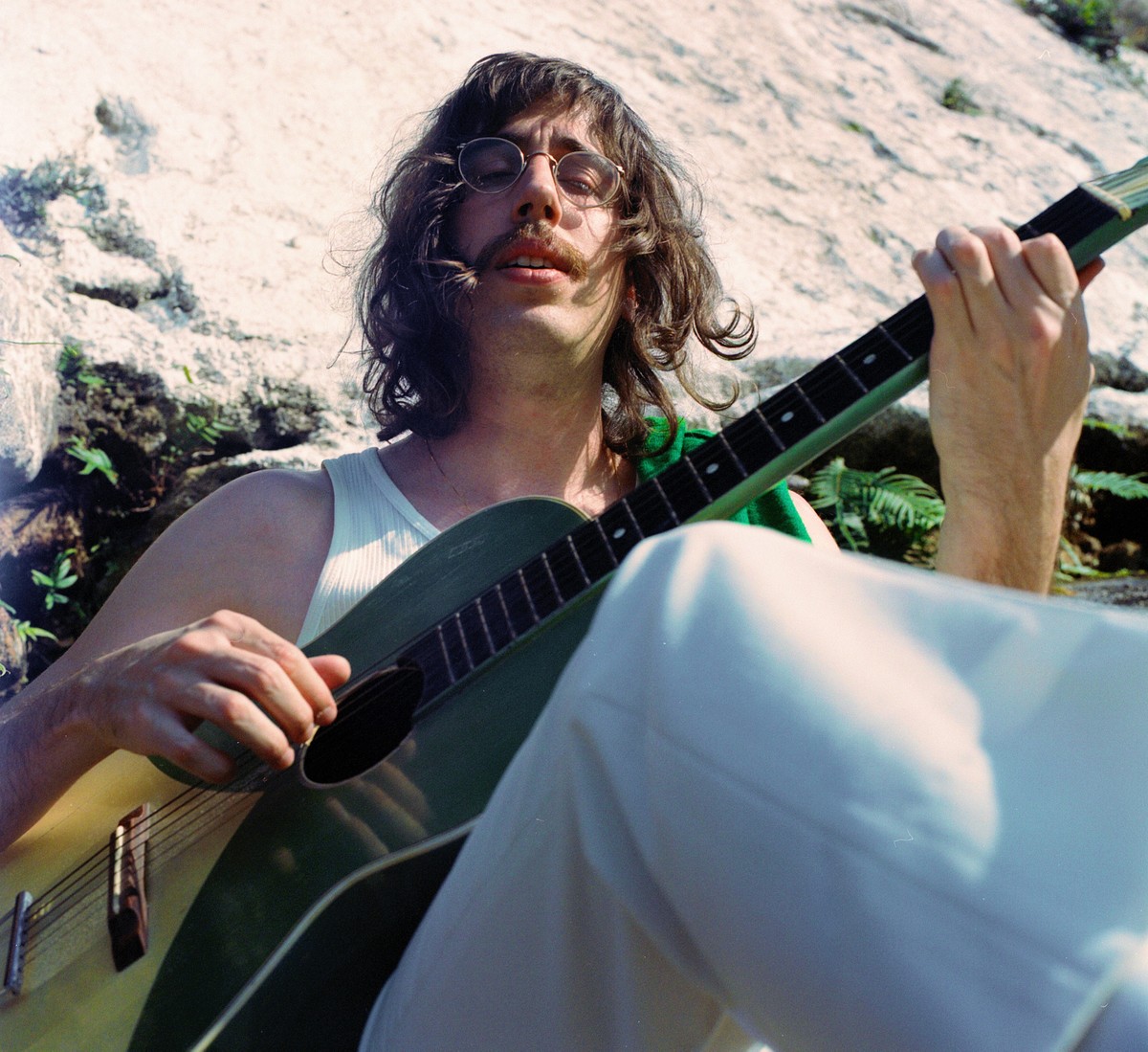 Mais leve, Tim Bernardes se mantém ao acariciar as marcas do caminho ascendente no segundo álbum solo, ‘Mil coisas invisíveis’ |  Weblog do Mauro Ferreira