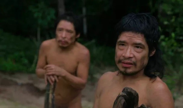 Pakui e Tamandua, que vivem isolados em terra Piripkura, em imagem do documentário que leva o nome do povo