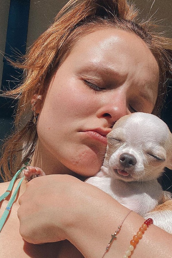 Larissa Manoela com a cachorra Chiquinha (Foto: reprodução/instagram)
