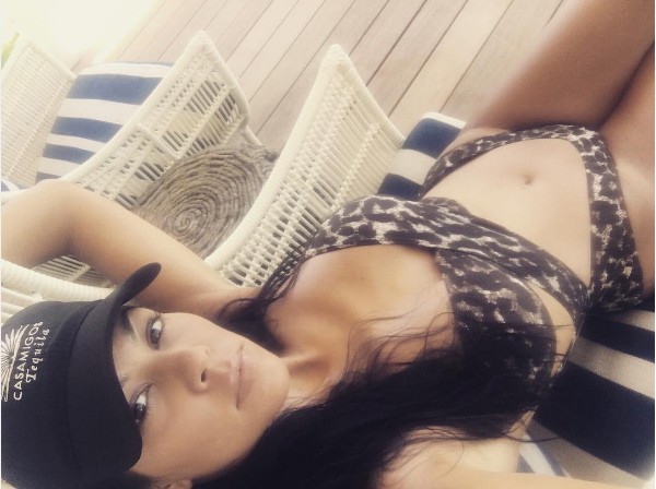 A celebridade Kourtney Kardashian de férias no Caribe (Foto: Instagram)
