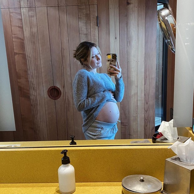 Ashley Tisdale mostra barrigão aos 5 meses de gravidez (Foto: Reprodução/Instagram)
