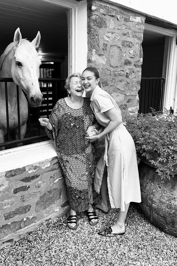 Gigi com a avó (Foto: Reprodução Instagram)