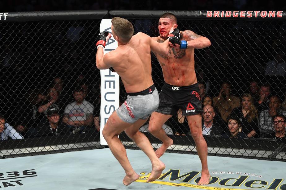 Com golpe espetacular, Pettis surpreende Thompson e nocauteia no UFC Nashville
