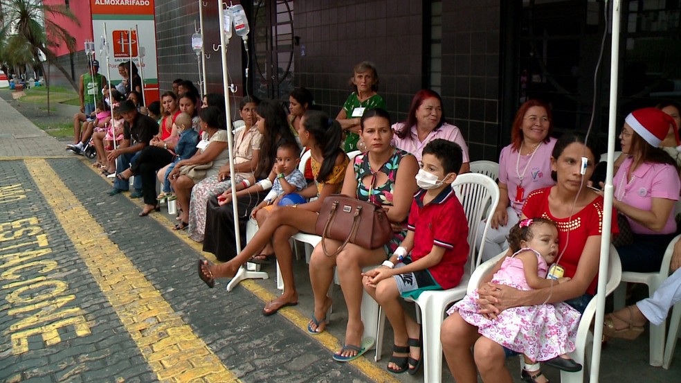 Centenas de crianças esperaram a visita do Papai Noel em hospital de Teresina — Foto: Reprodução/TV Clube