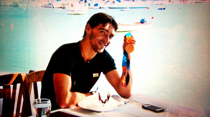 Giba voltou à Atenas para relembrar a medalha de ouro (Foto: Reprodução TV Globo)