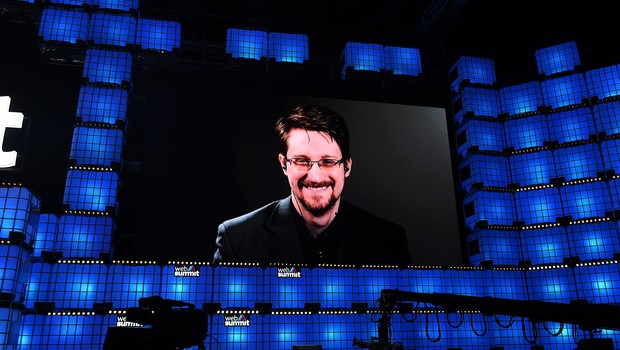 Edward Snowden, ao vivo via teleconferência, durante o Web Summit 2019 (Foto: Piaras Ó Mídheach/Web Summit)