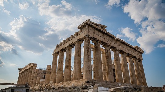 Ameaçada de cancelamento, Grécia Antiga ressurge em livros, podcast e redes sociais
