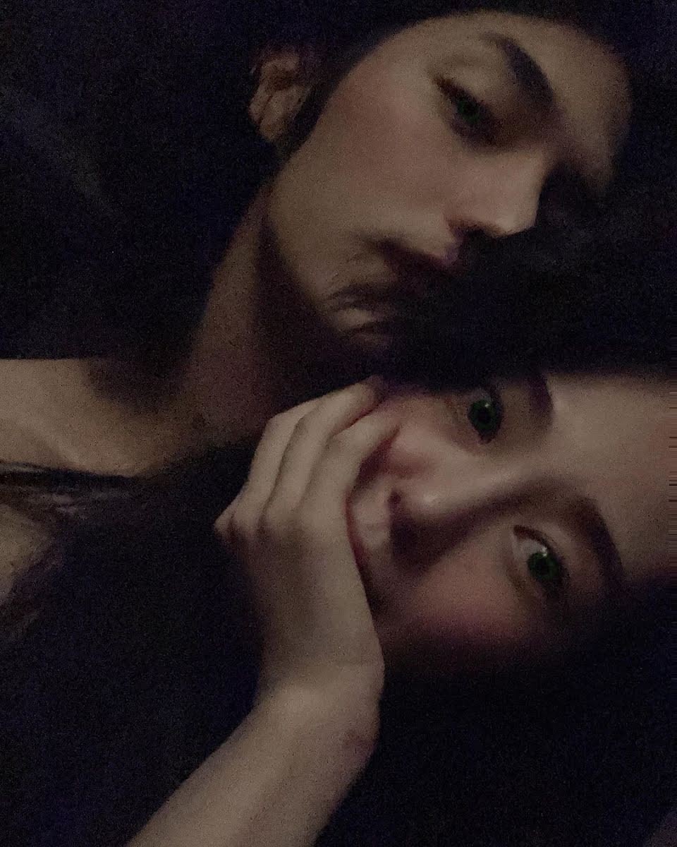 Kwon Mina e Yoo Joon-young posam juntos em registro de junho de 2021 – cantora e atriz sul-coreana apagou publicação no Instagram com a foto após controvérsia (Foto: Reprodução / Instagram ; koreaboo)