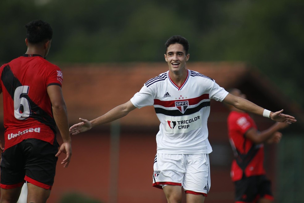 Rodriguinho encara volta ao sub-20 do São Paulo de maneira positiva: 