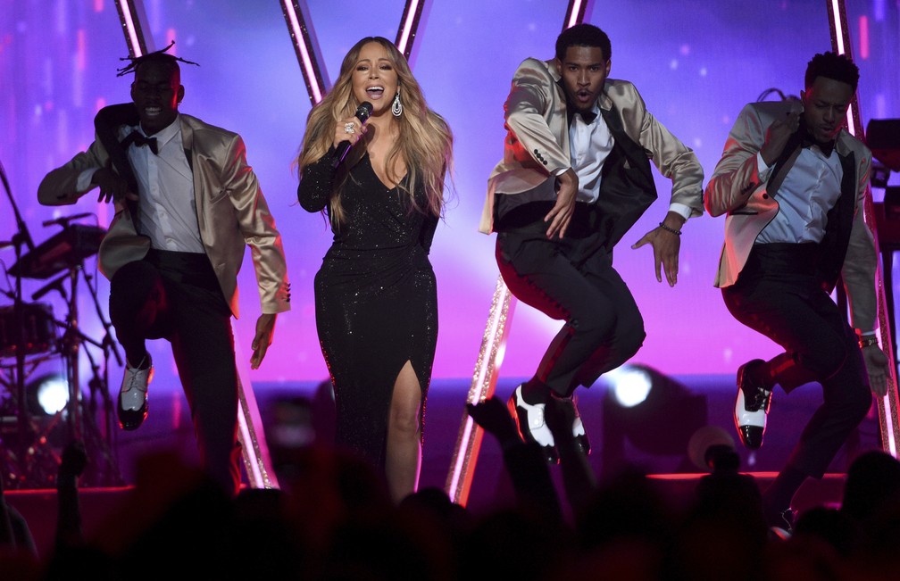 Mariah Carey se apresenta no Billboard Music Awards e recebe prÃªmio de Ãcone â€” Foto: Chris Pizzello/Invision/AP