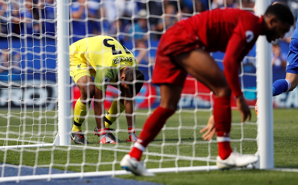 Alisson falha no gol do Leicester (Foto:  REUTERS/Darren Staples )